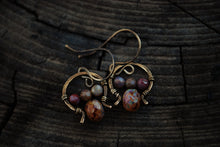 Load image into Gallery viewer, Mauve czech glass horseshoe earrings