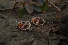 Load image into Gallery viewer, Mauve czech glass horseshoe earrings