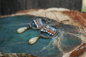 Woven dangle earrings, peach honey & mottled caramel czech glass