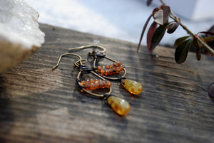 Woven dangle earrings, peach honey & mottled caramel czech glass